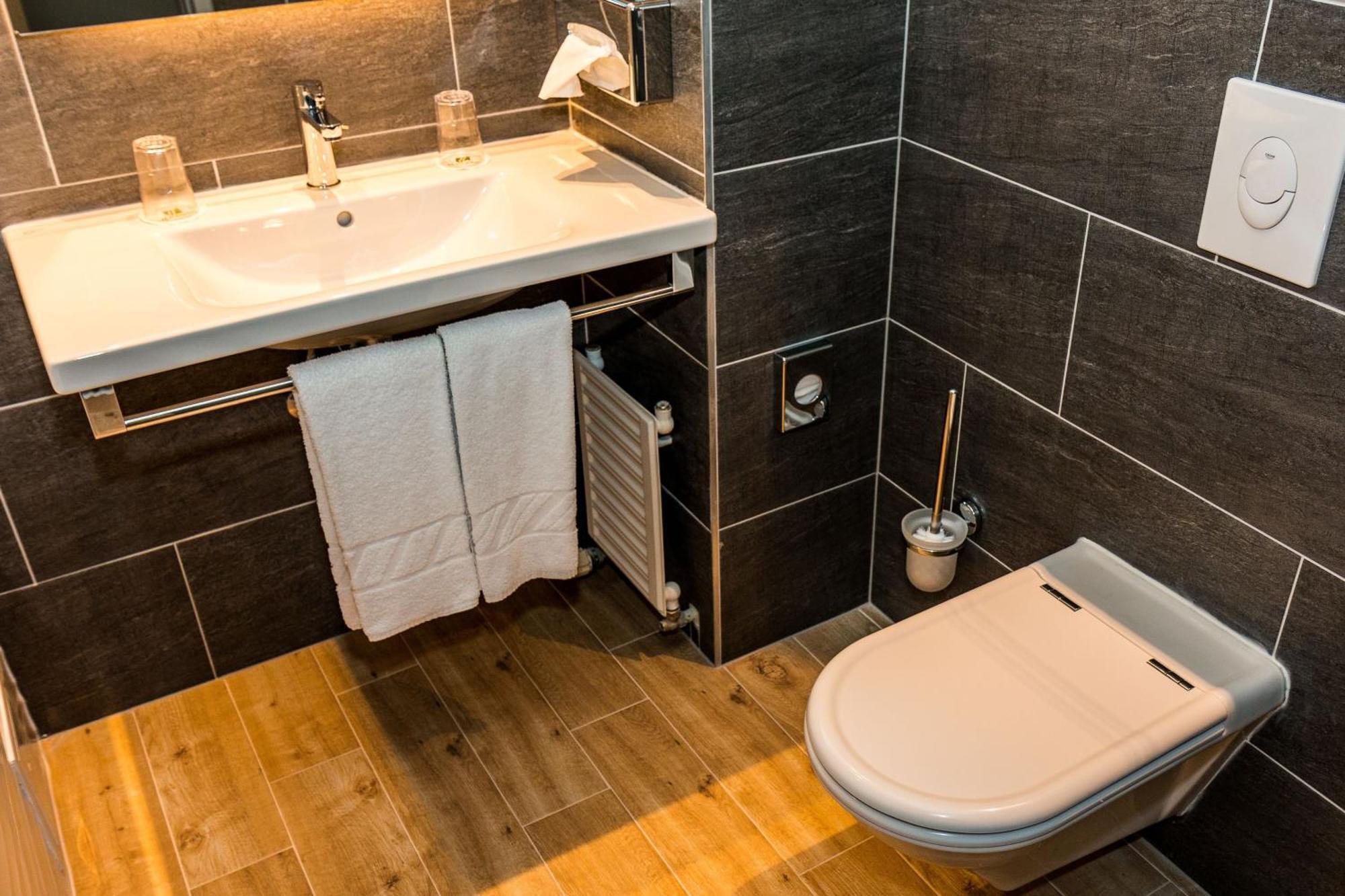 Holiday Inn Budapest-Budaoers By Ihg Esterno foto