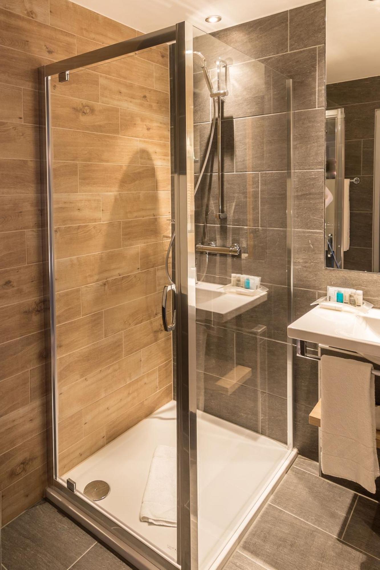 Holiday Inn Budapest-Budaoers By Ihg Esterno foto