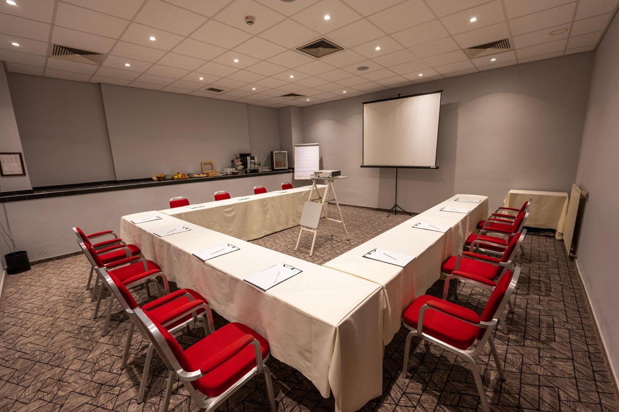 Holiday Inn Budapest-Budaoers By Ihg Esterno foto