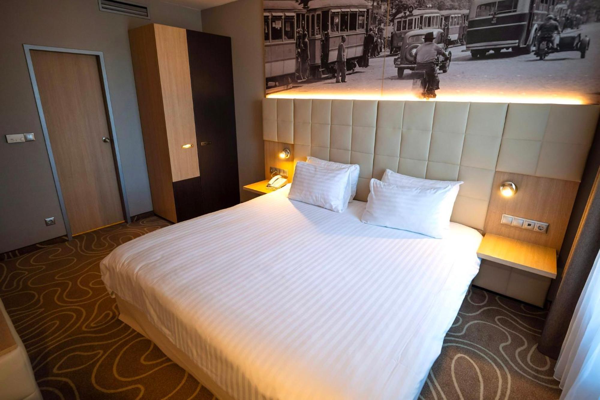 Holiday Inn Budapest-Budaoers By Ihg Esterno foto